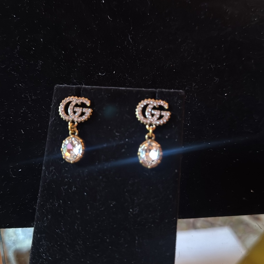 Gucci earrings Gold tone Logo Drop Earrings with Clear Crystal - Picture 3 of 9